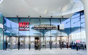 Trendy Nordic Studio By Tram Stop